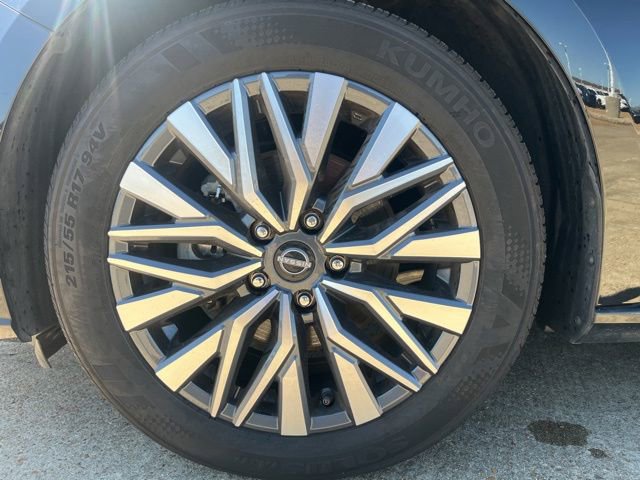 Used 2025 Nissan Altima 2.5 SV FWD image 7