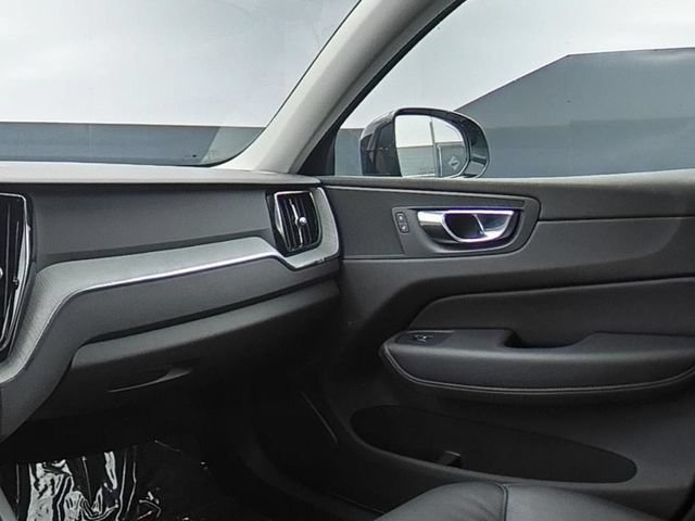 Used 2025 Volvo XC60 B5 Plus AWD/4WD image 18