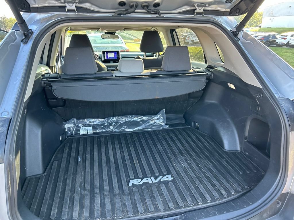 Used 2025 Toyota RAV4 XLE w/ Convenience Package AWD/4WD image 12
