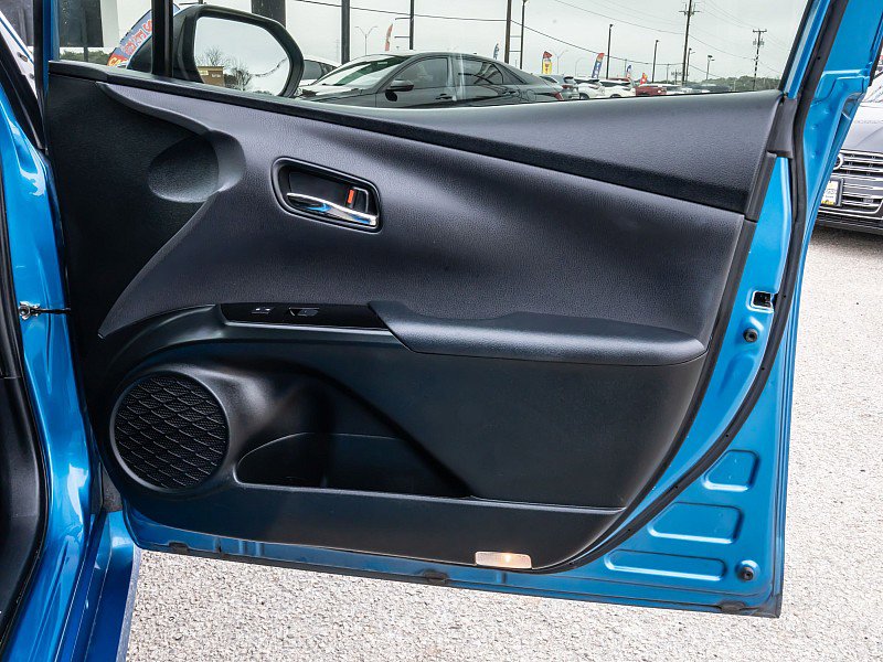 Used 2022 Toyota Prius L Eco FWD image 12