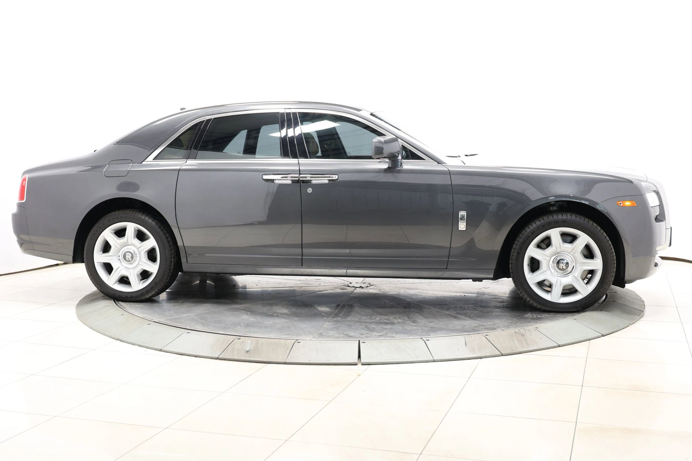 Used 2011 Rolls-Royce Ghost image 79