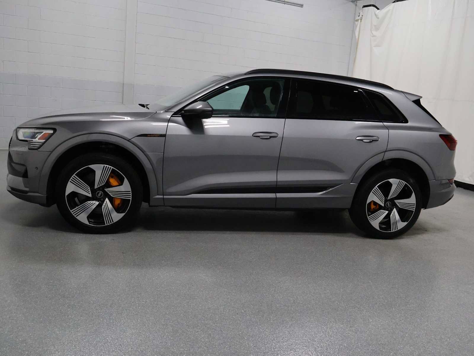 Used 2023 Audi e-tron Premium Plus w/ Premium Plus Package AWD/4WD video 2