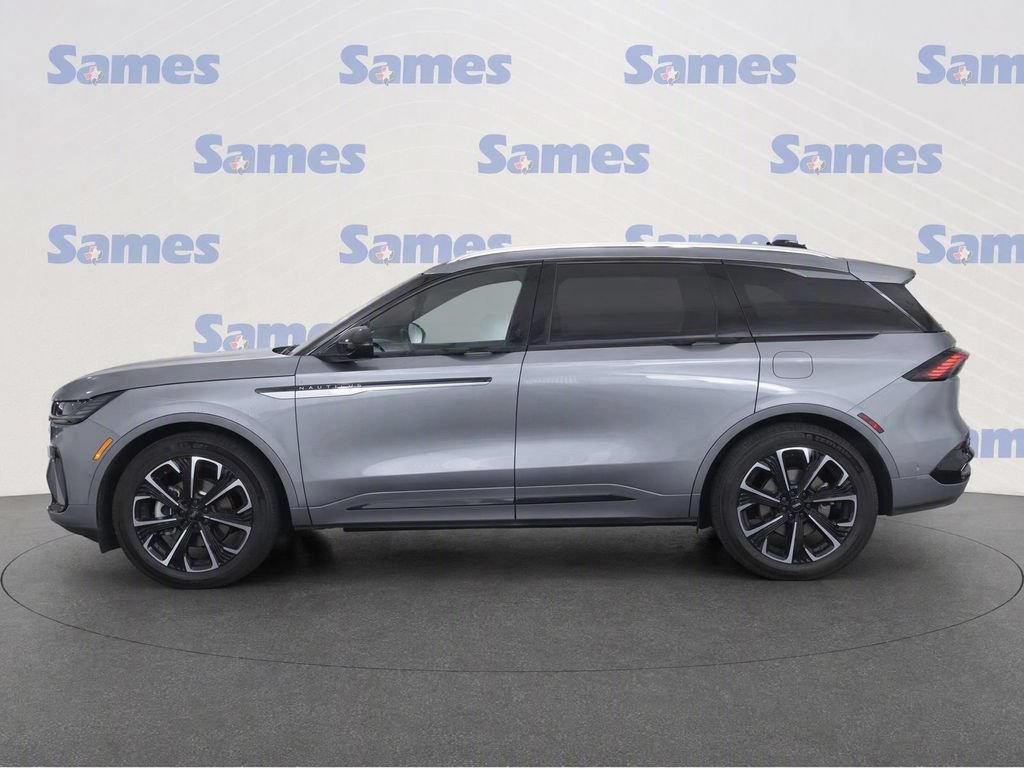Used 2025 Lincoln Nautilus Reserve AWD/4WD image 7