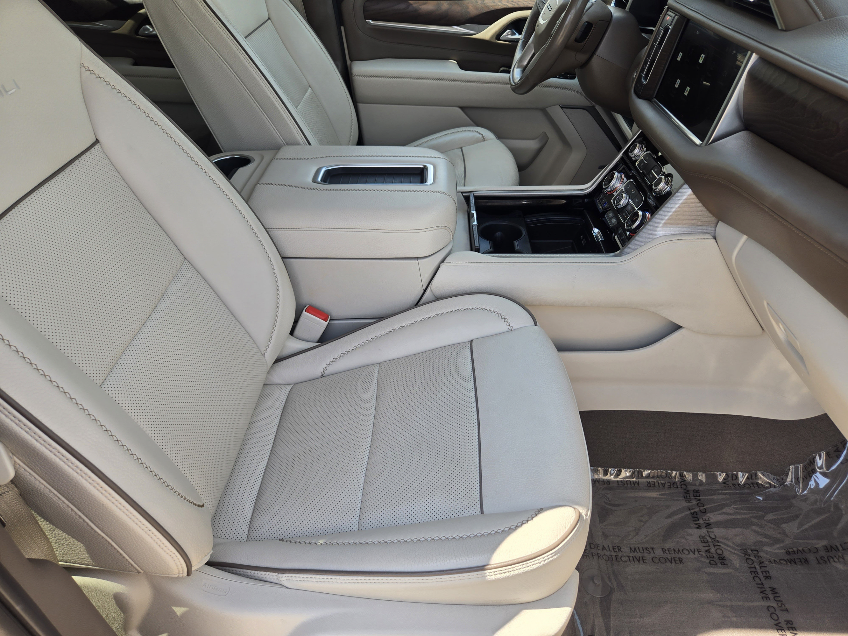 Used 2022 GMC Yukon Denali w/ Denali Premium Package AWD/4WD image 8