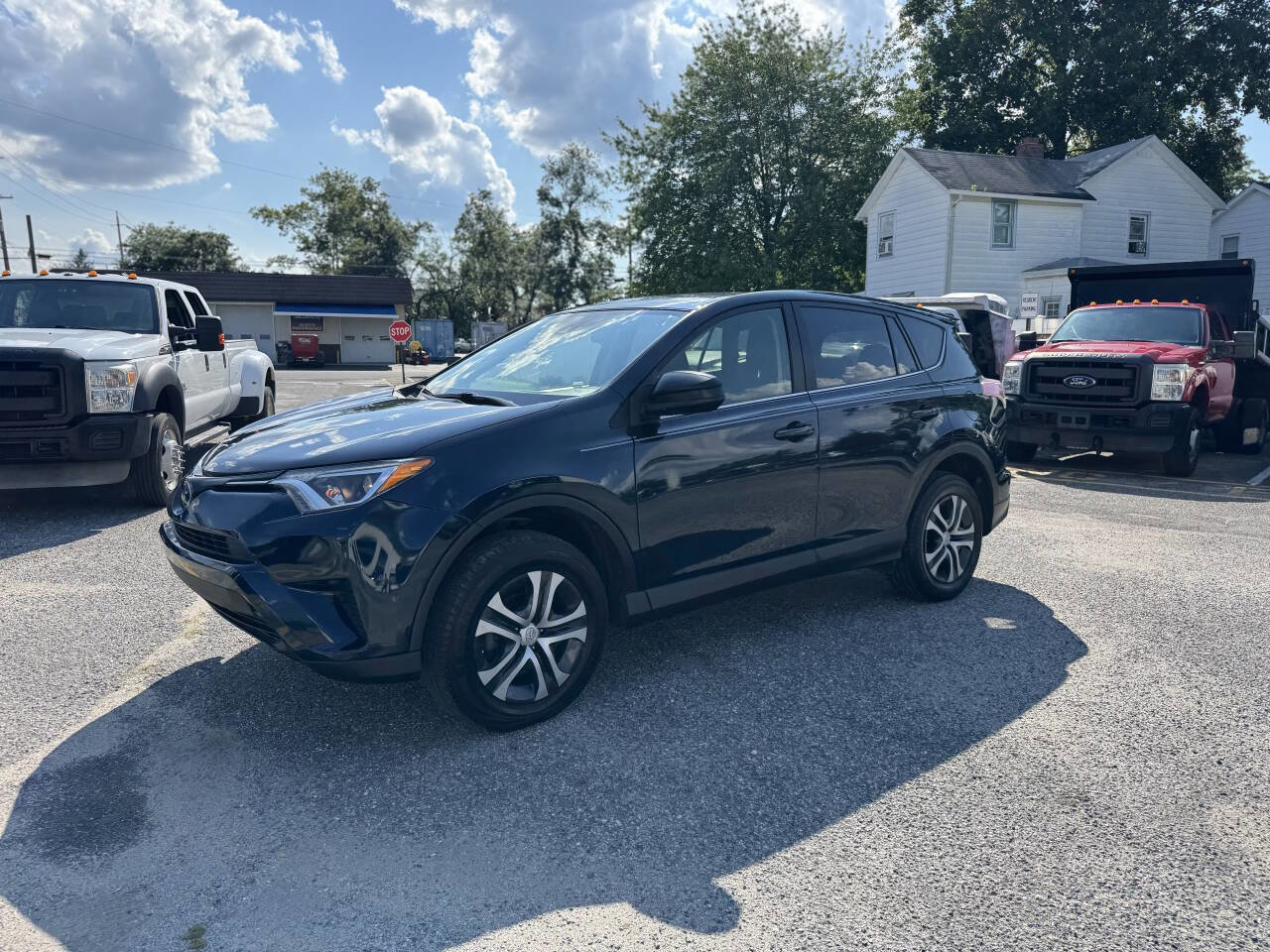 Used 2018 Toyota RAV4 LE image 19