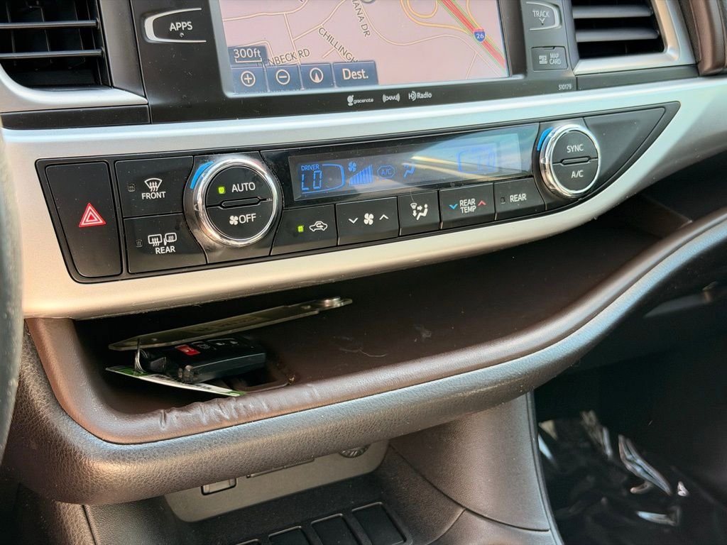 Used 2017 Toyota Highlander XLE FWD image 38