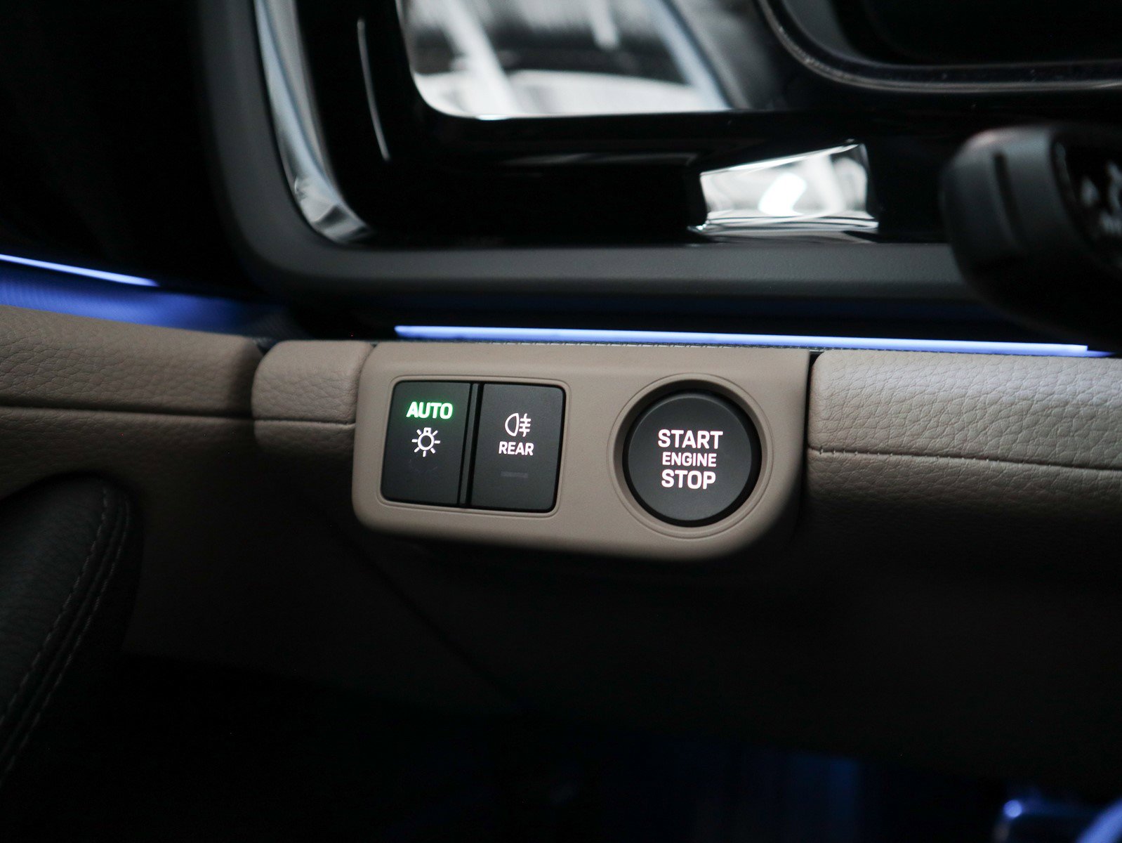 Used 2025 Porsche Panamera 4 image 23