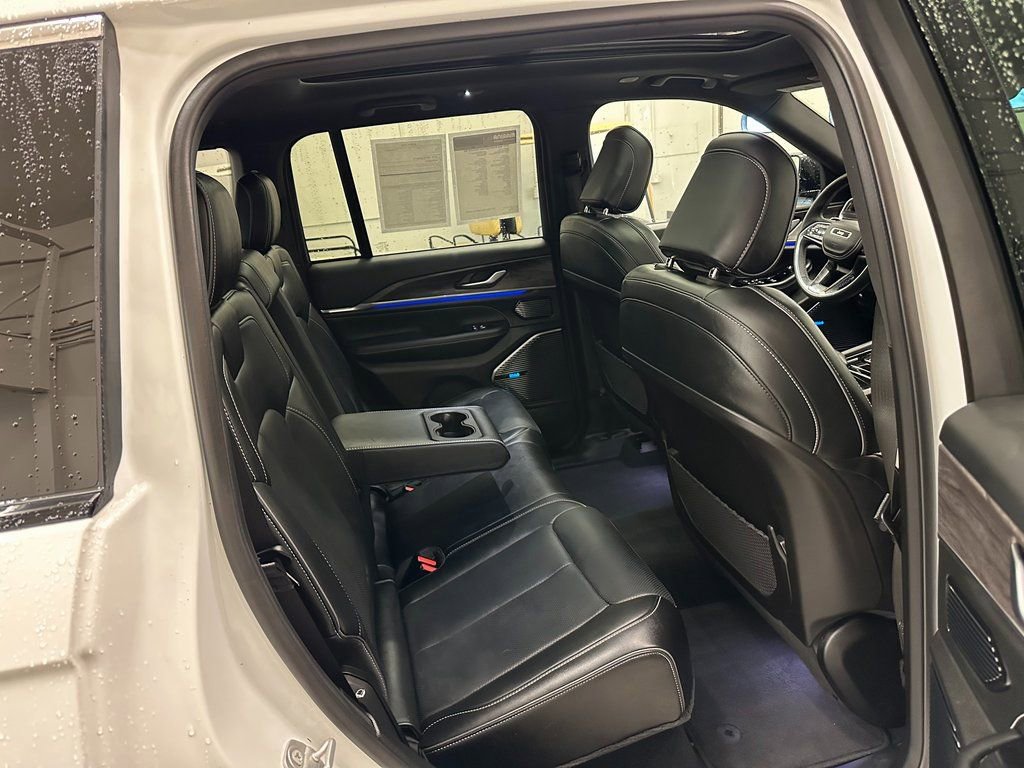 Used 2022 Jeep Grand Cherokee Overland image 33