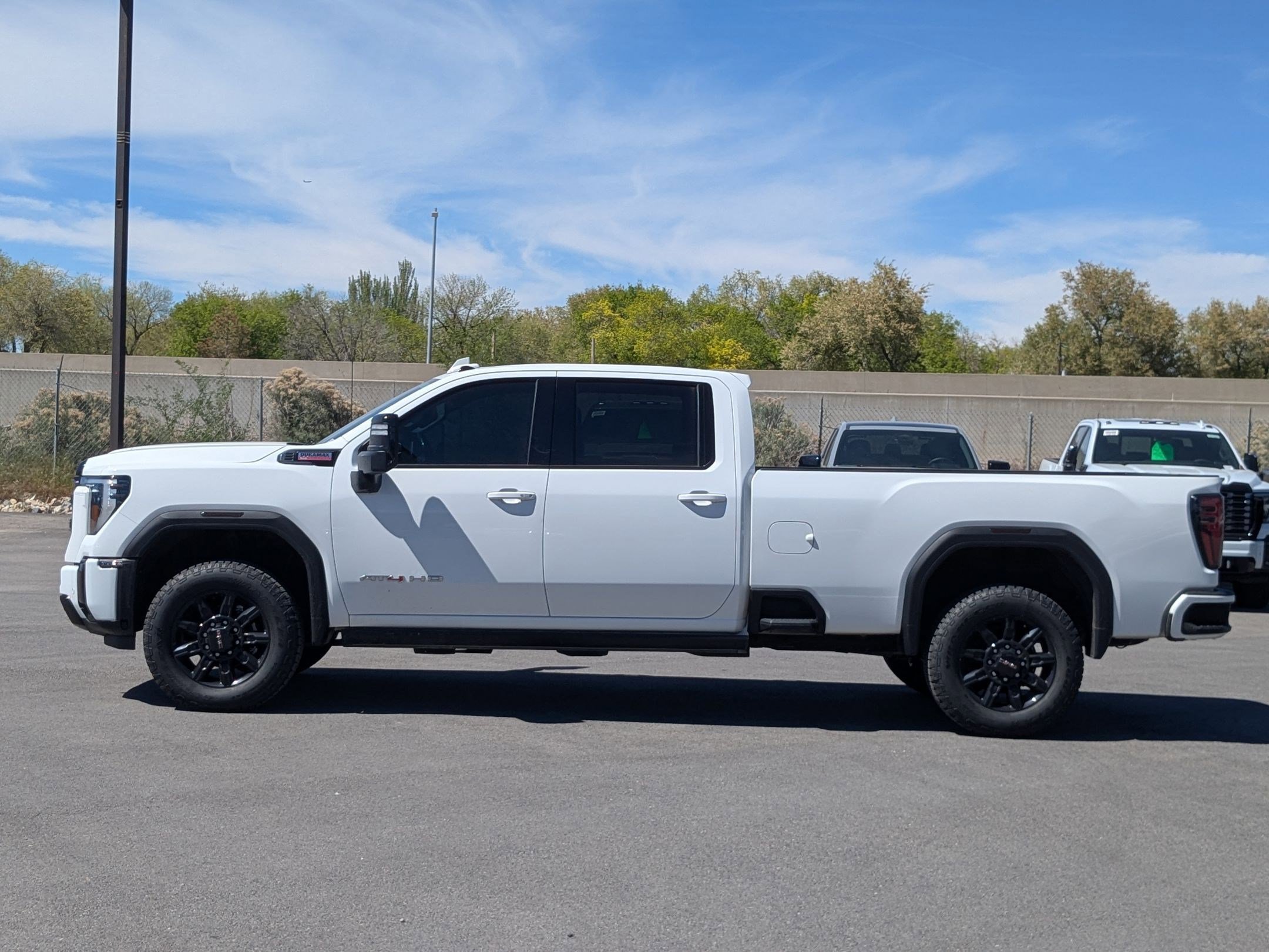 Used 2024 GMC Sierra 3500 AT4 w/ AT4 Premium Plus Package AWD/4WD image 2