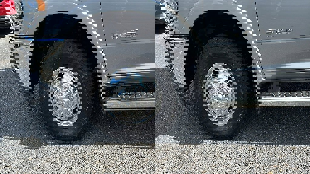 Used 2022 RAM 3500 Tradesman w/ Chrome Appearance Group image 9