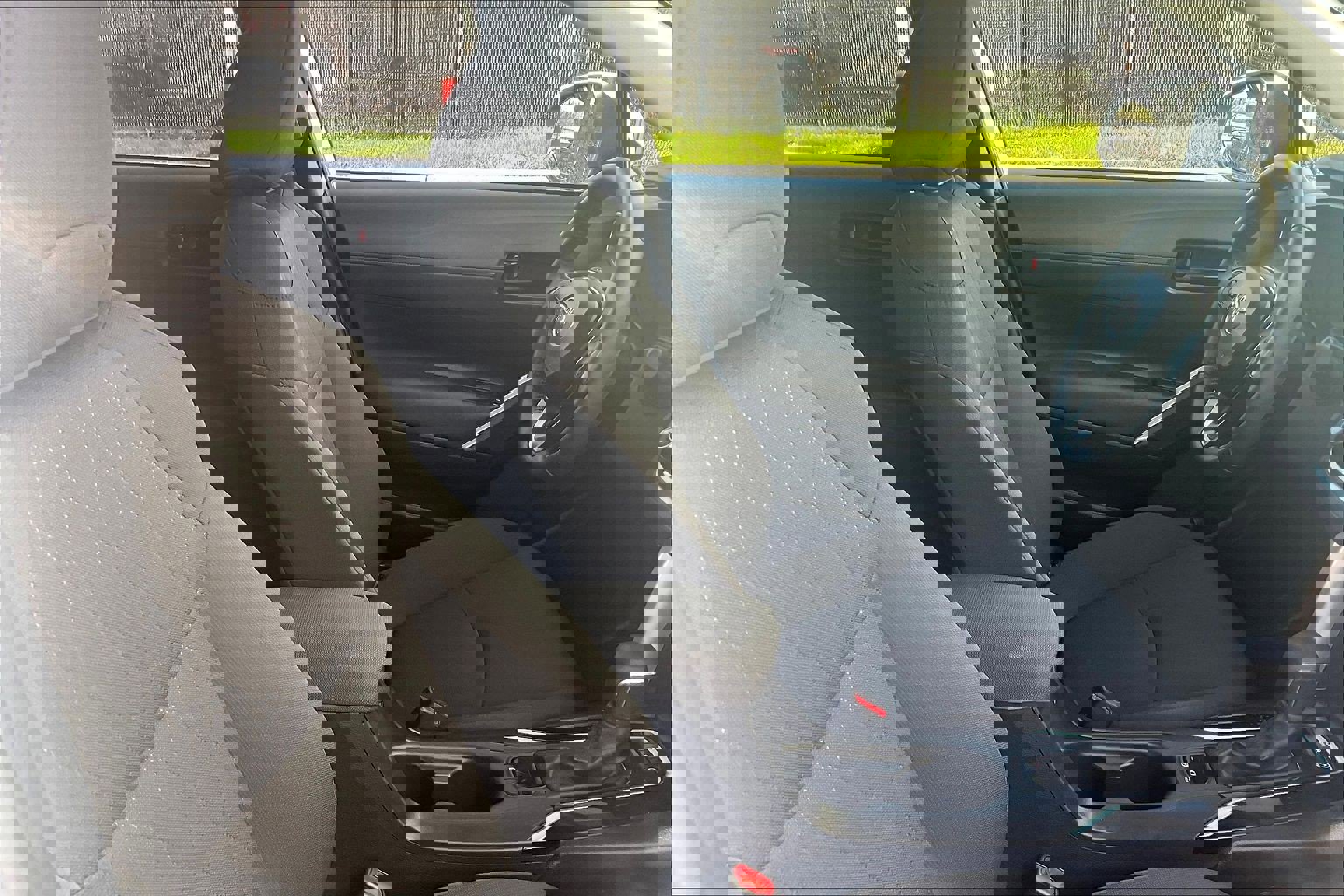 Used 2022 Toyota Corolla Cross LE image 9