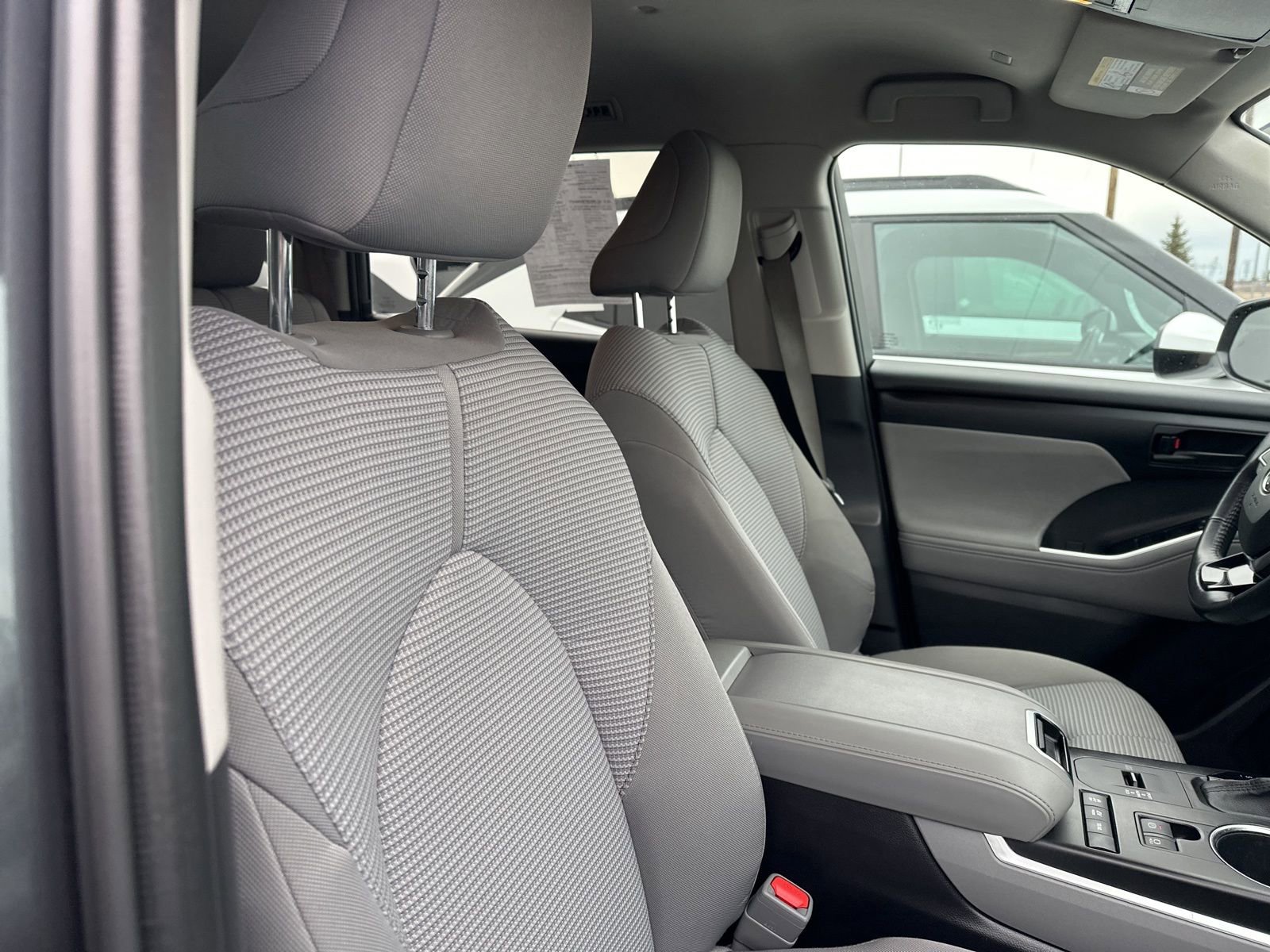 Used 2021 Toyota Highlander LE image 36