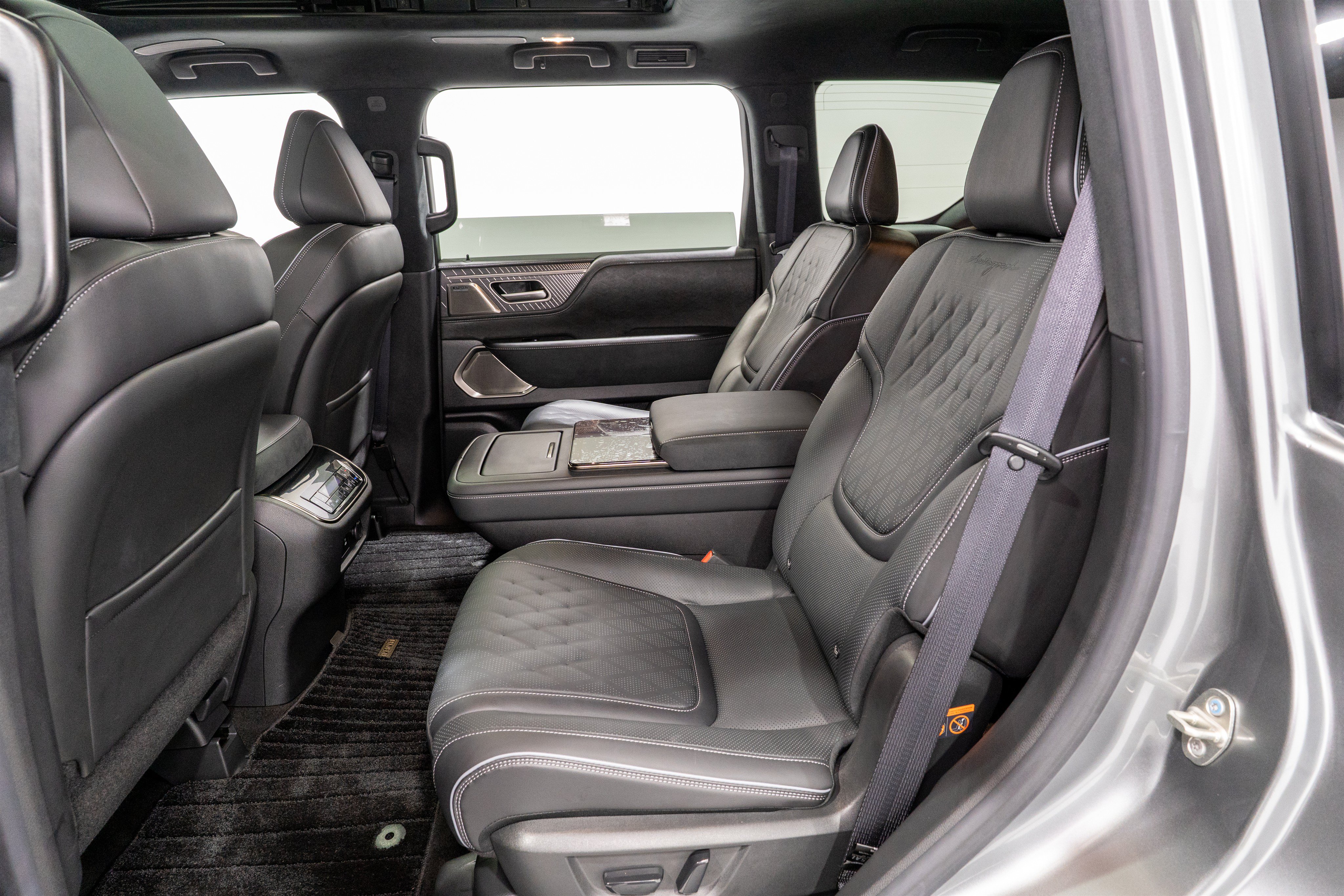 Used 2025 INFINITI QX80 Autograph AWD/4WD image 33