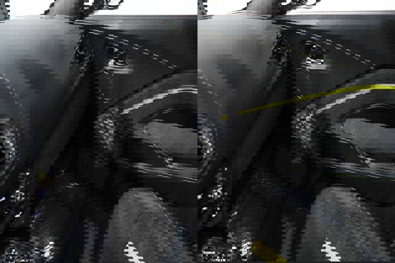 Used 2023 Aston Martin V8 Vantage Coupe image 14