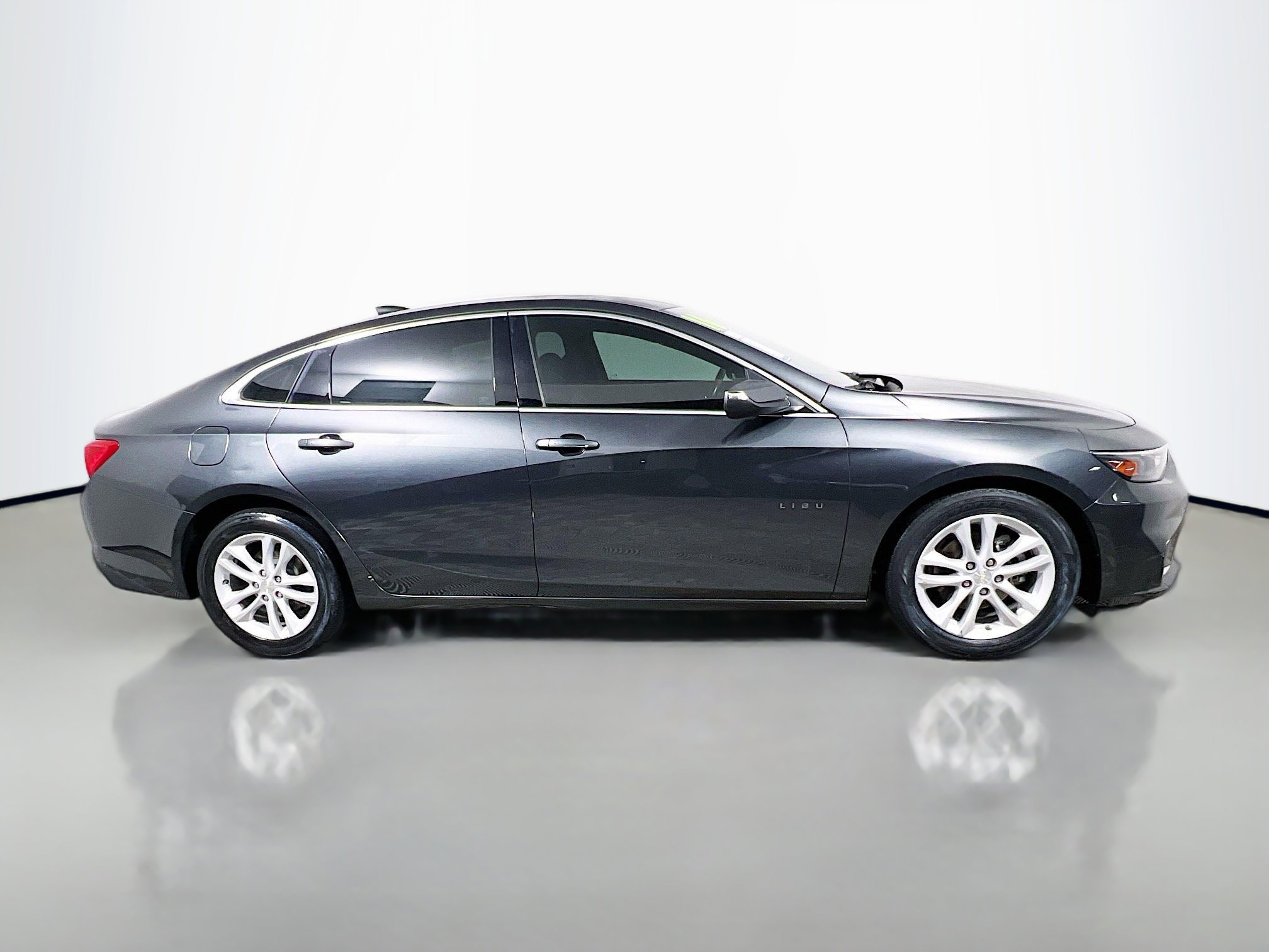 Used 2016 Chevrolet Malibu LT FWD image 3