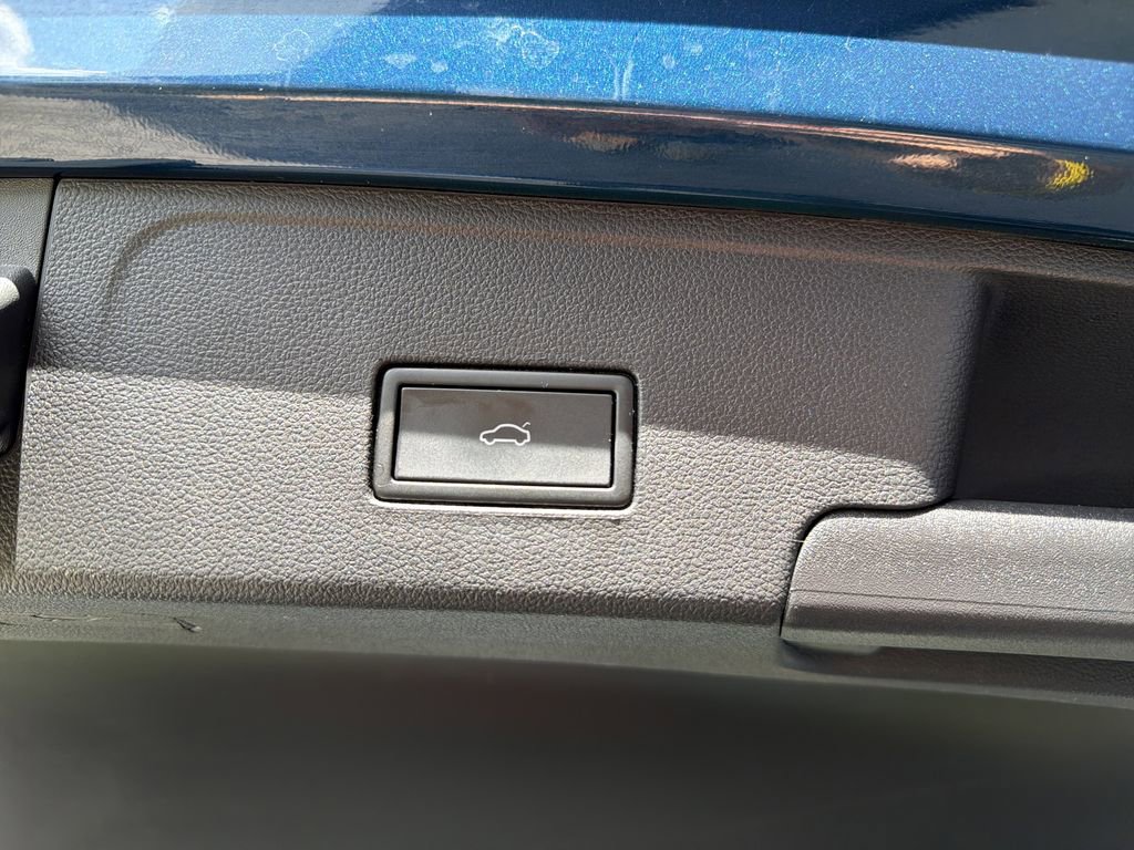 Used 2022 Volkswagen Atlas Cross Sport SEL R-Line image 12