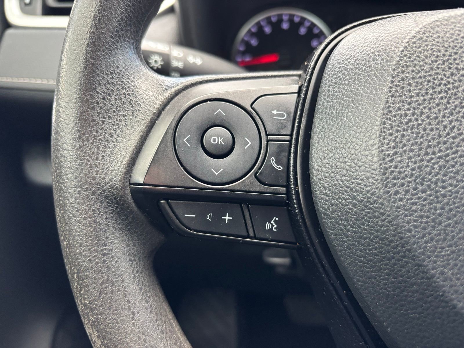 Used 2020 Toyota RAV4 LE image 22