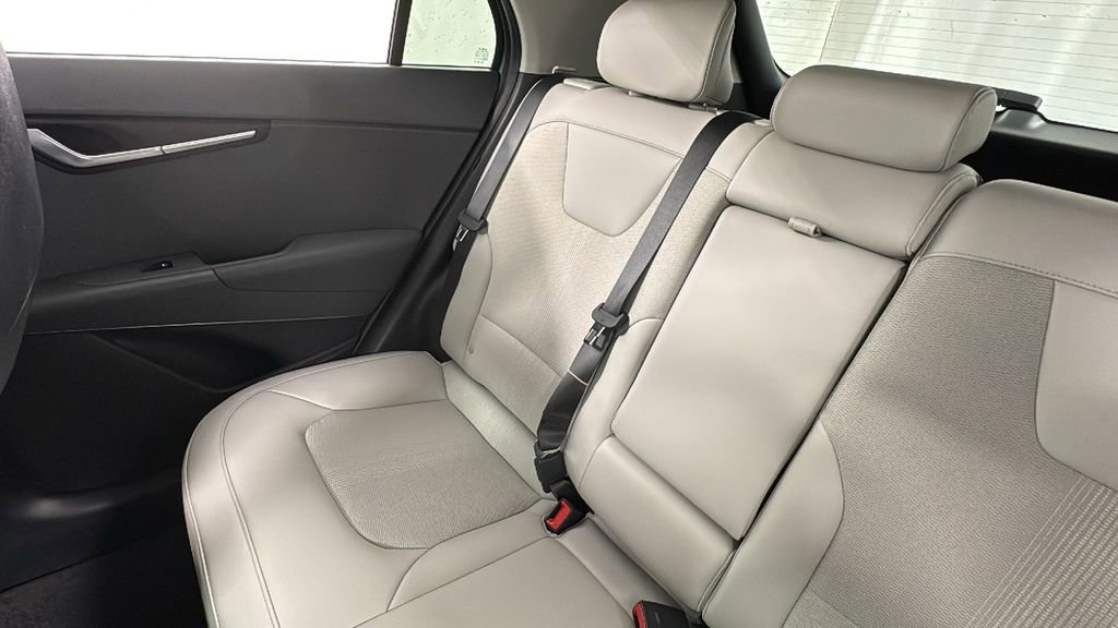 New 2025 Kia Niro EX Touring image 14