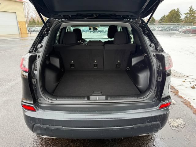 Used 2019 Jeep Cherokee Latitude w/ Popular Appearance Group AWD/4WD image 3
