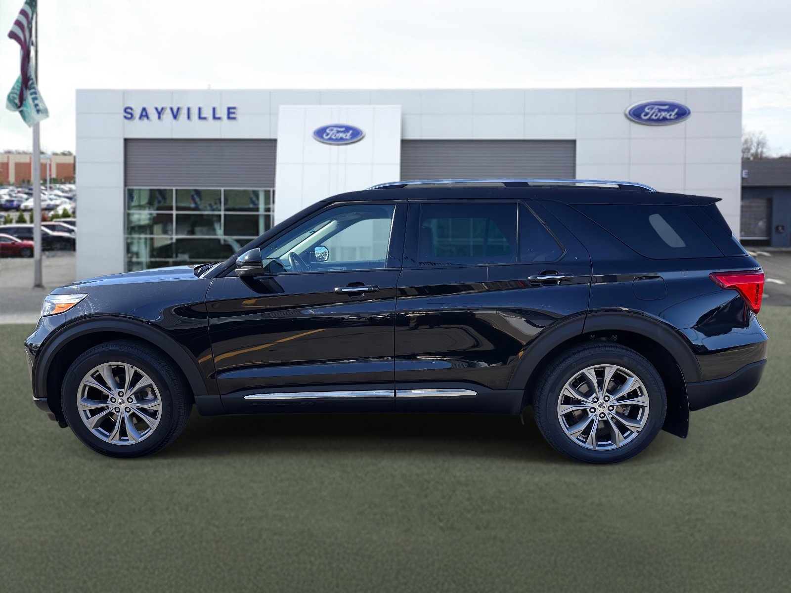 Used 2022 Ford Explorer Limited w/ Equipment Group 301A image 2