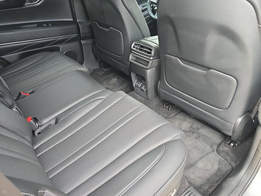 Used 2025 Genesis GV80 2.5T image 11