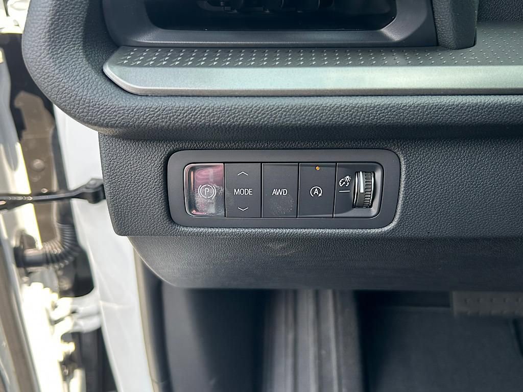 New 2025 Chevrolet Traverse LT w/ Driver Confidence Package image 17