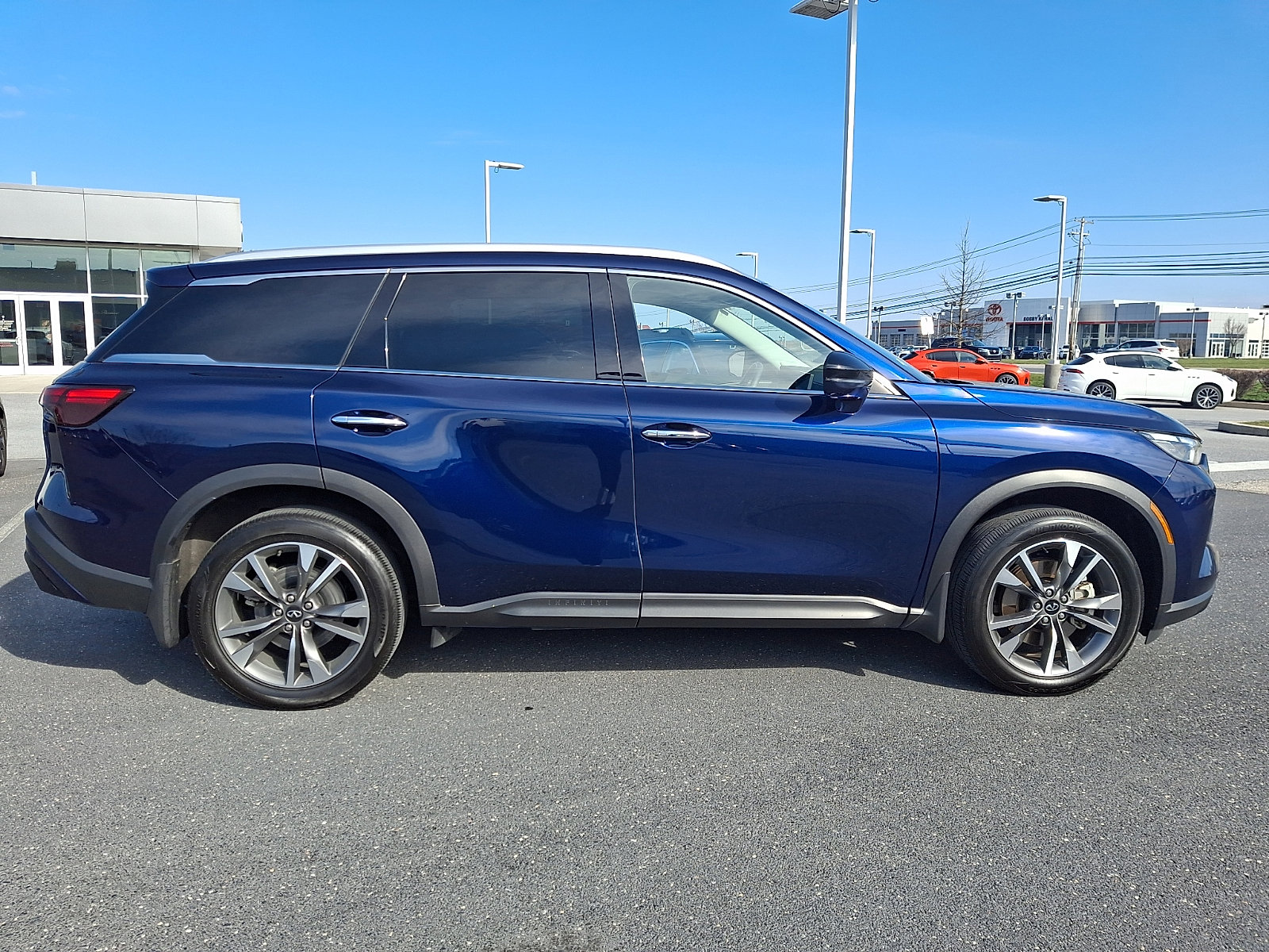 Certified 2025 INFINITI QX60 Luxe image 7