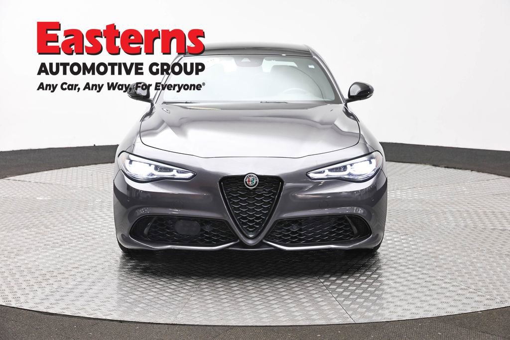 Used 2024 Alfa Romeo Giulia Veloce AWD/4WD image 2