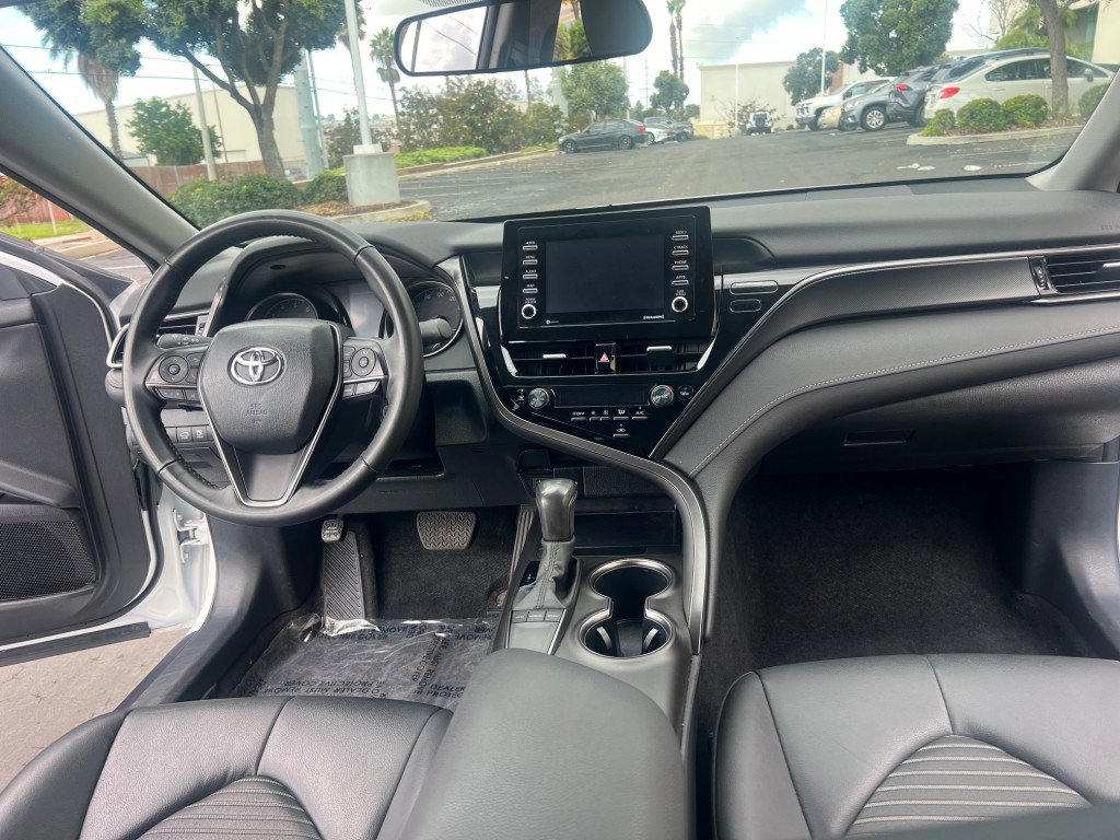 Used 2024 Toyota Camry SE image 13