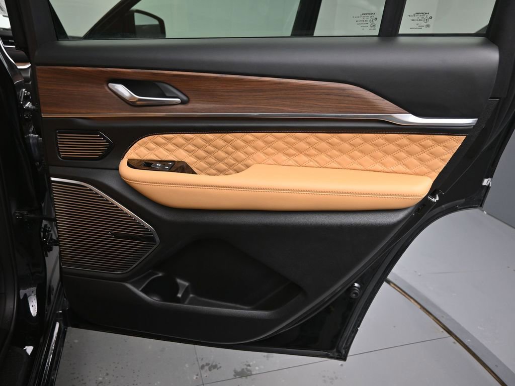 Used 2024 Jeep Grand Cherokee L Summit image 18