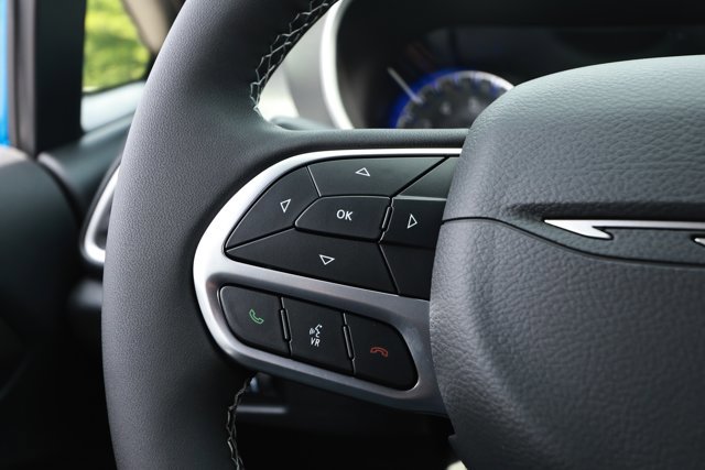 New 2027 Chrysler Pacifica Select FWD image 13