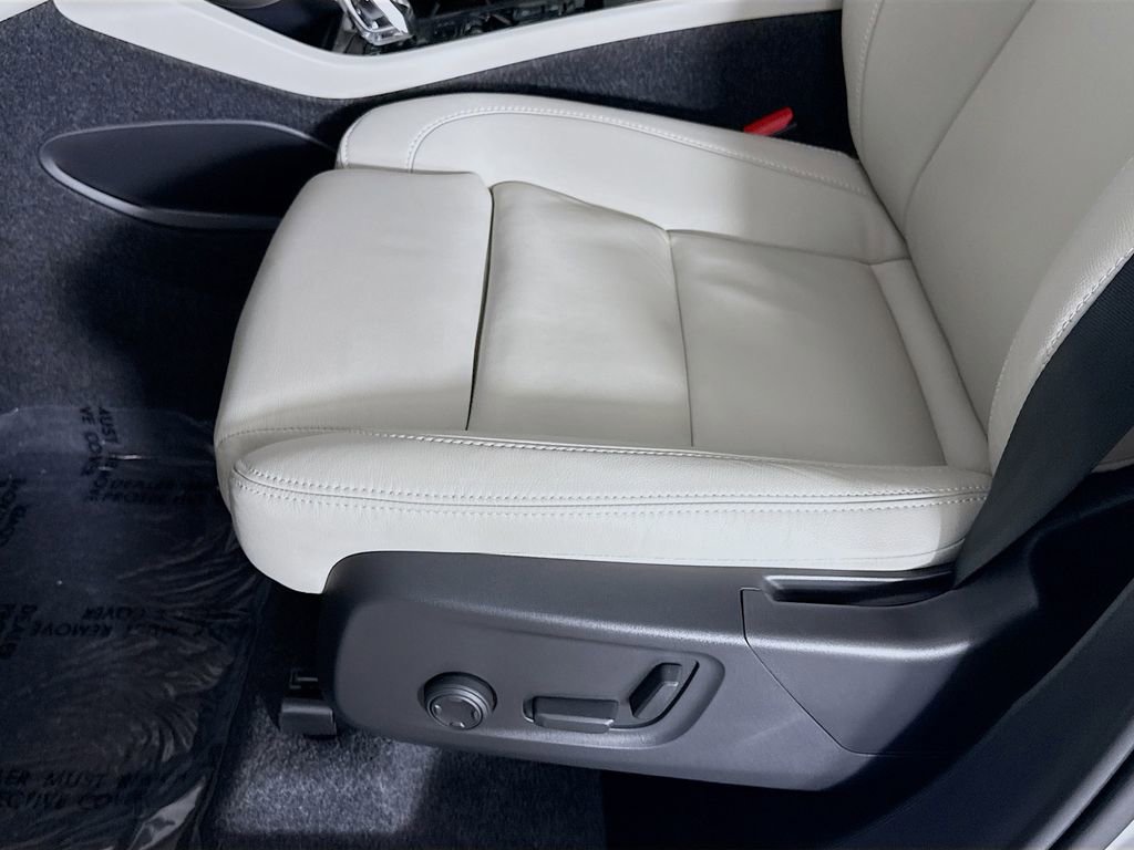 Certified 2026 Volvo XC40 B5 Ultra w/ Climate Package image 20