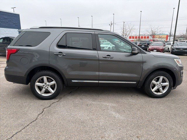 Used 2016 Ford Explorer XLT w/ Equipment Group 202A image 6