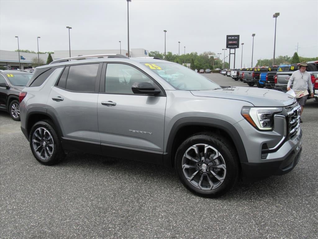 Used 2025 GMC Terrain Elevation w/ Elevation Premium Package AWD/4WD image 2