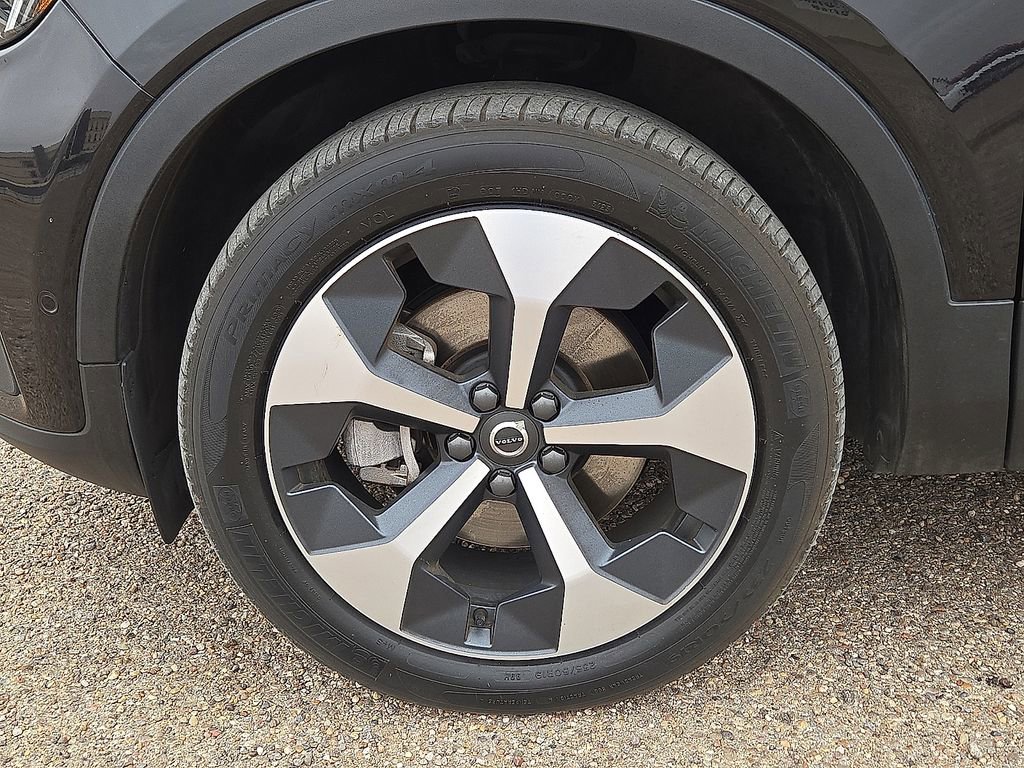Used 2024 Volvo XC40 B5 Plus AWD/4WD image 10
