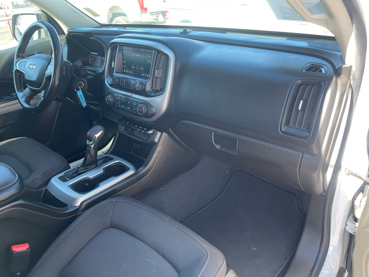 Used 2022 Chevrolet Colorado LT w/ Safety Package image 16