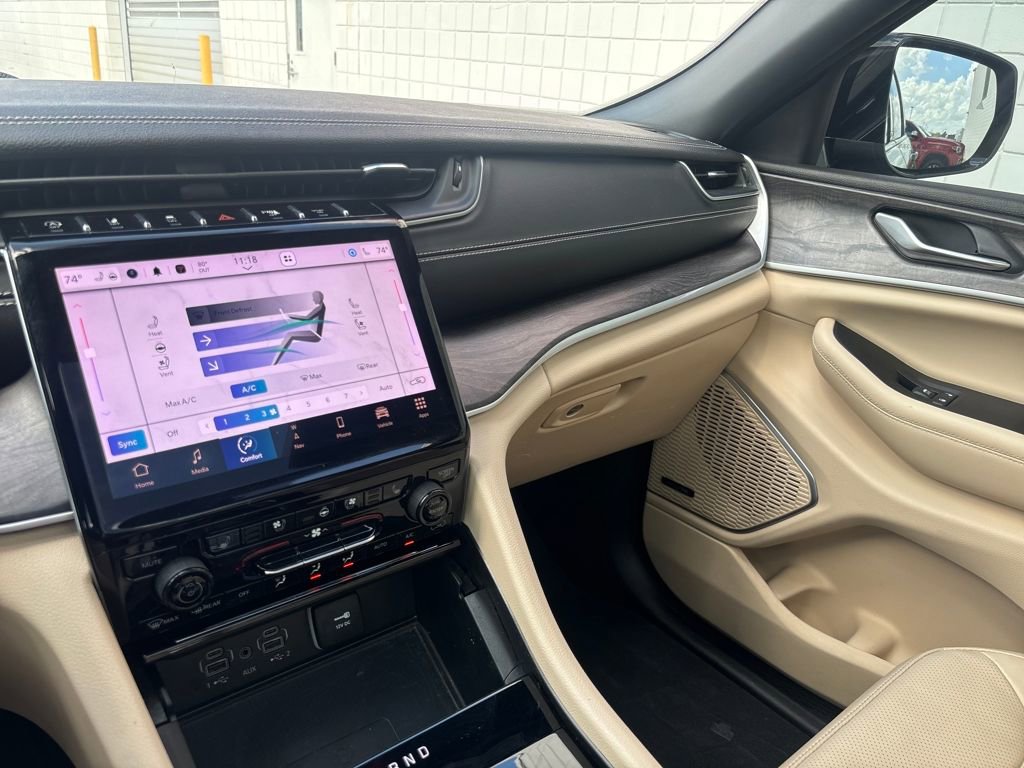 Used 2024 Jeep Grand Cherokee Limited w/ Luxury Tech Group II image 14