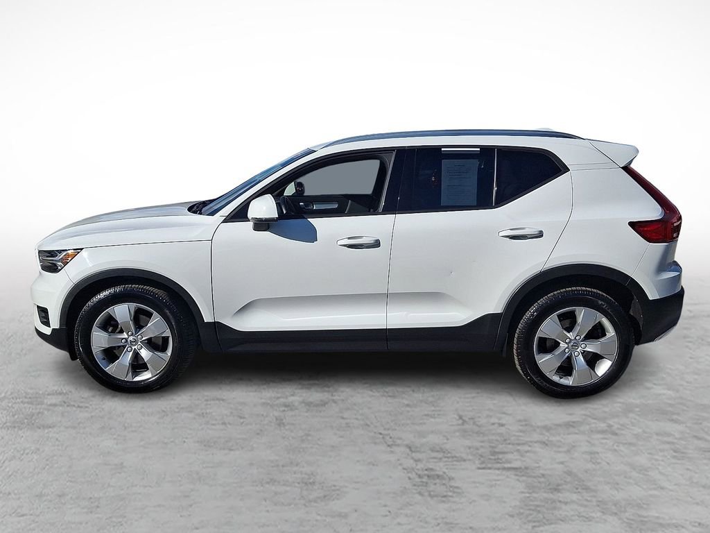 Used 2019 Volvo XC40 T5 Momentum image 7