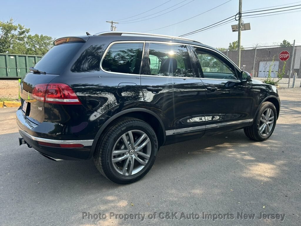 Used 2015 Volkswagen Touareg VR6 AWD/4WD image 9