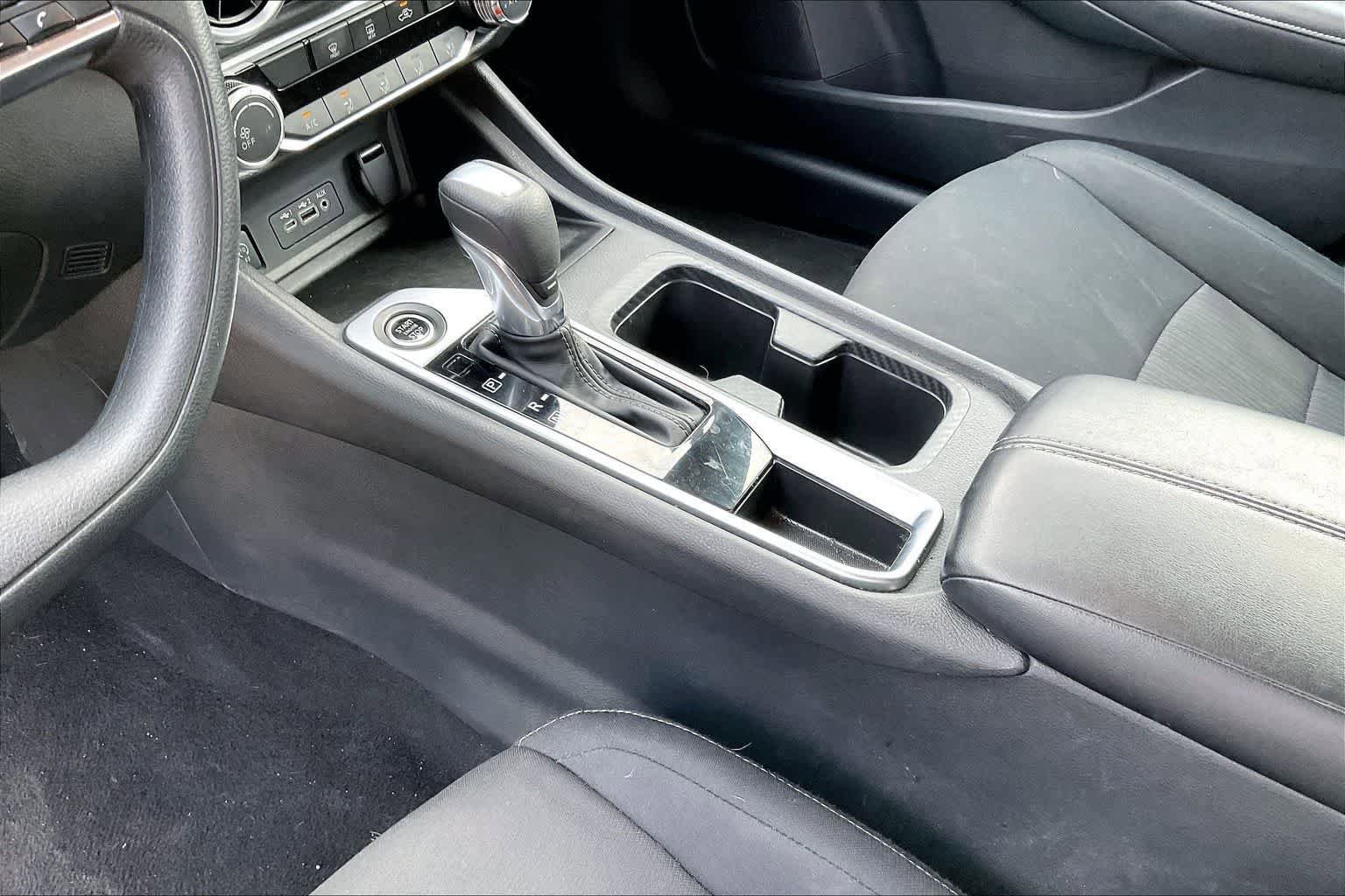 Used 2024 Nissan Sentra SV FWD image 16