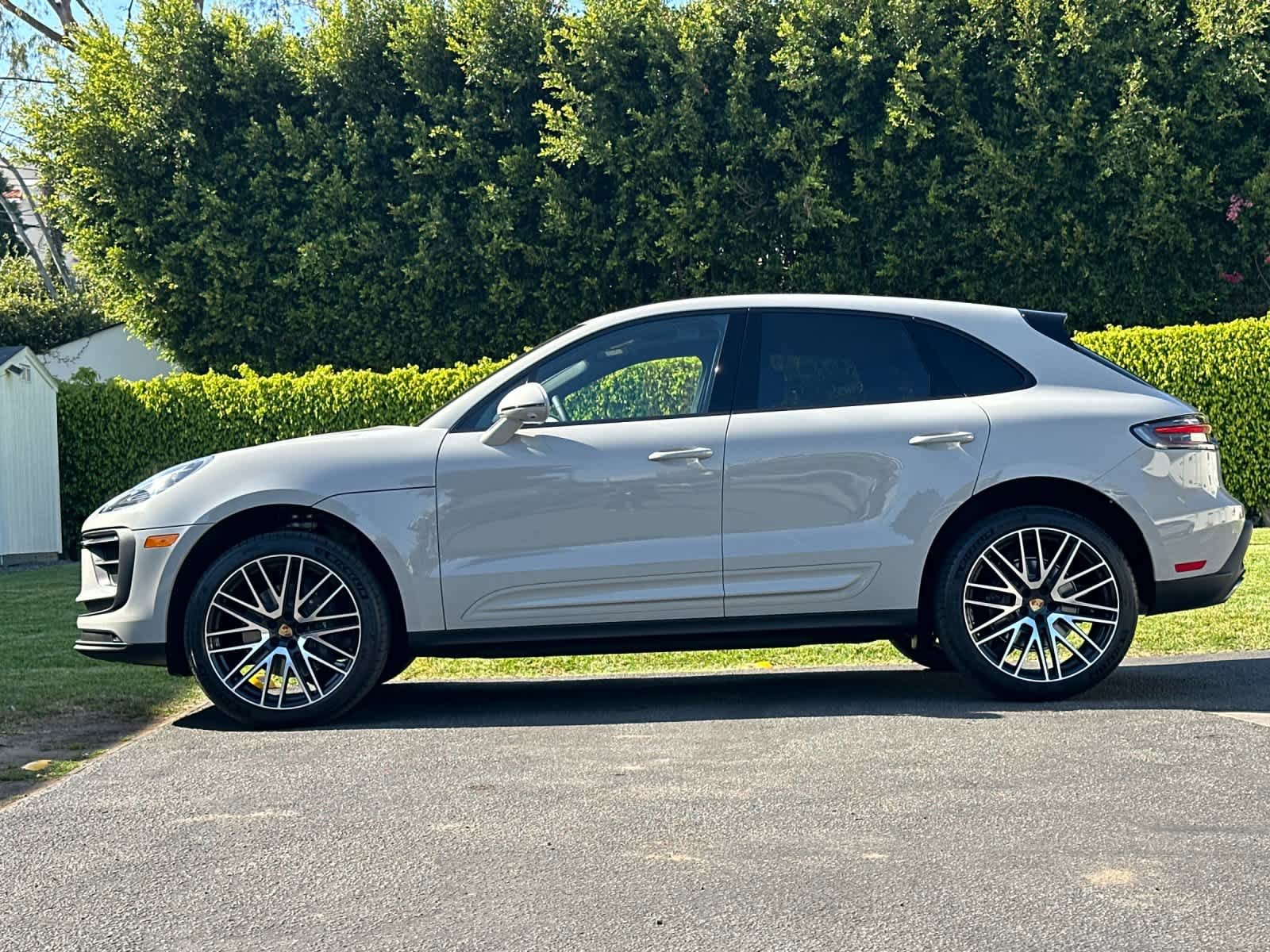 New 2026 Porsche Macan AWD/4WD image 2