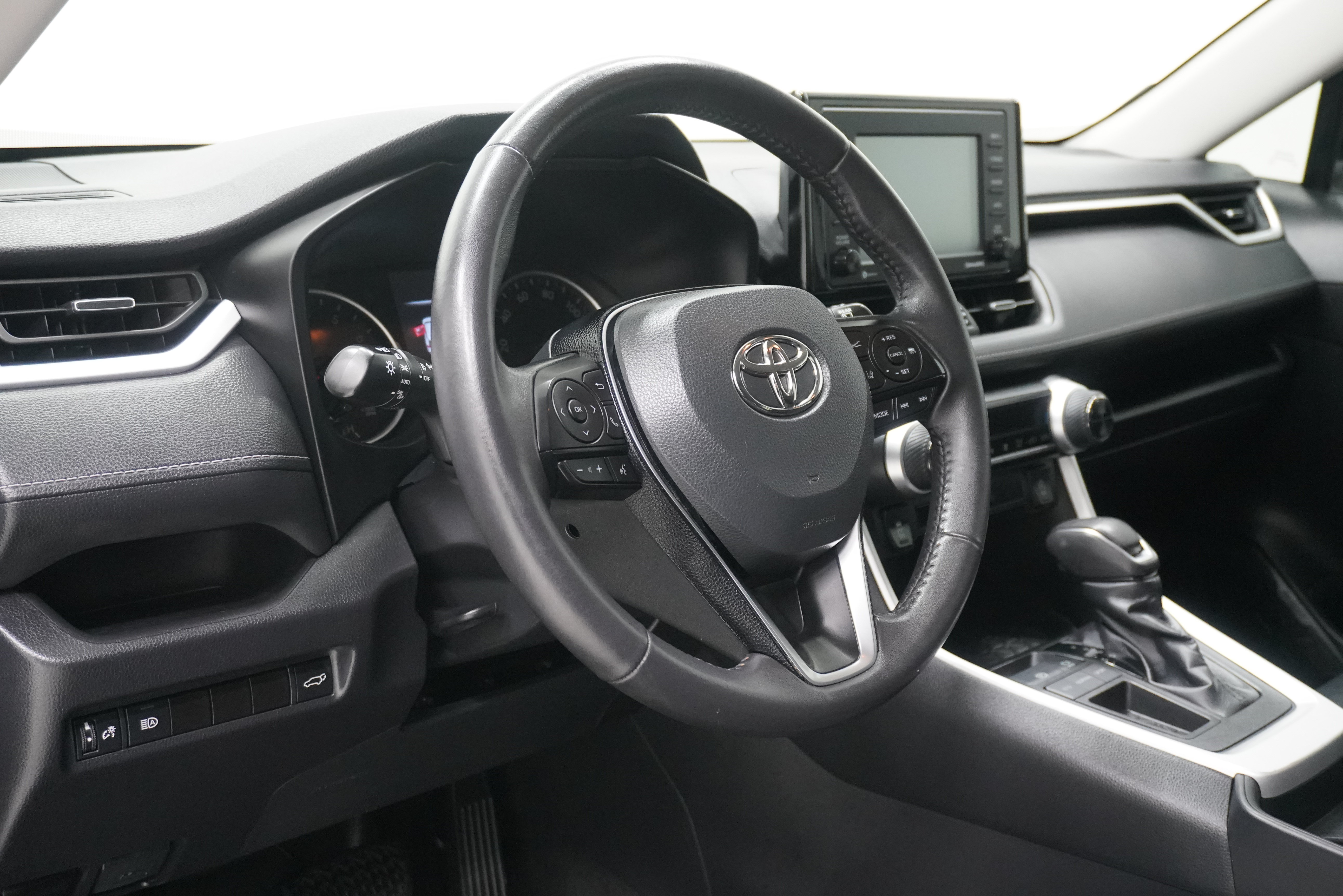 Used 2021 Toyota RAV4 XLE Premium FWD image 10