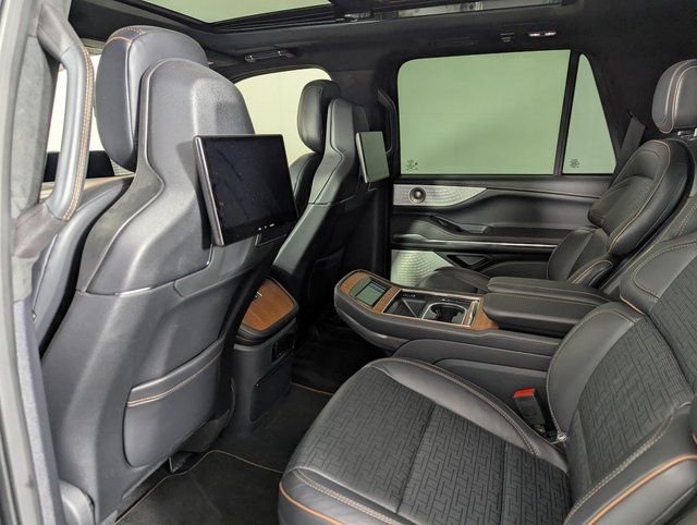 Used 2025 Lincoln Navigator Black Label image 20