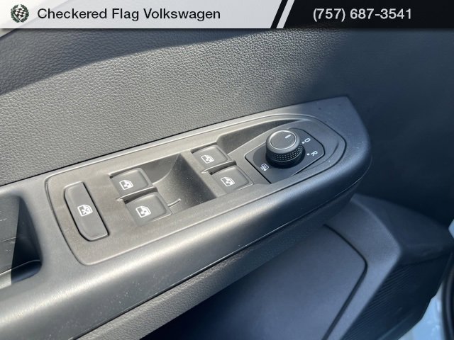 New 2025 Volkswagen Taos SE image 30