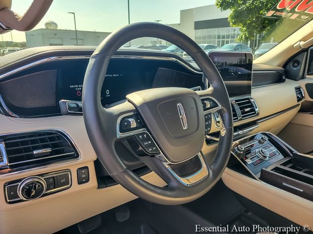 Used 2019 Lincoln Navigator Select AWD/4WD image 15
