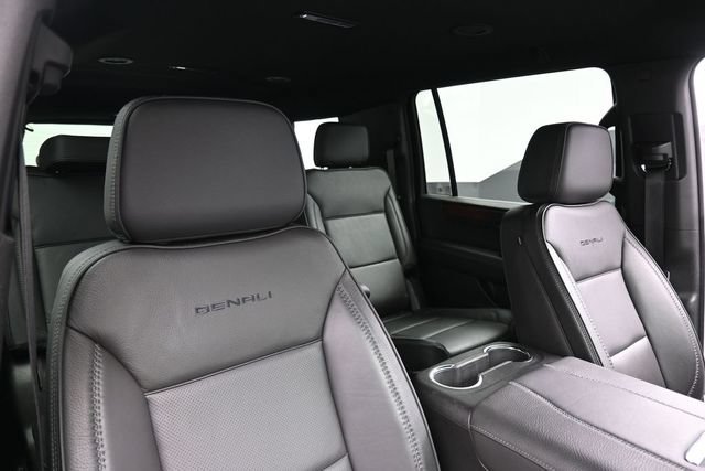Used 2025 GMC Yukon XL Denali AWD/4WD image 27