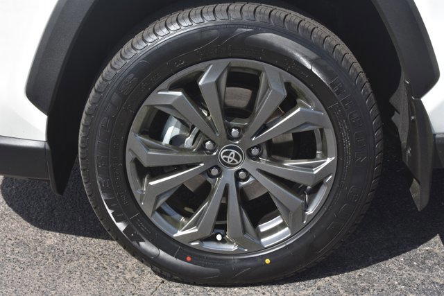 Used 2022 Toyota RAV4 XLE Premium image 10