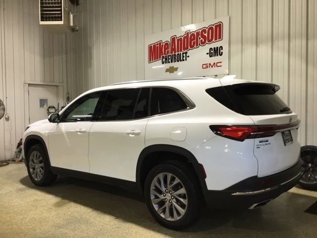 Used 2025 Buick Enclave Preferred AWD/4WD image 3