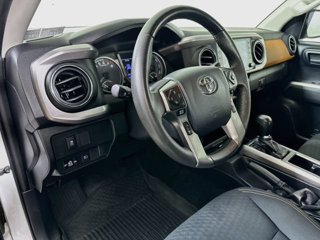 Used 2020 Toyota Tacoma SR5 AWD/4WD image 11