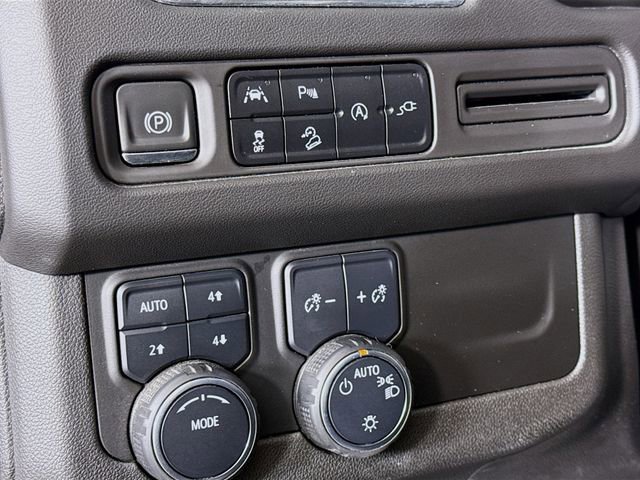 Used 2021 Chevrolet Suburban Z71 w/ Luxury Package image 13